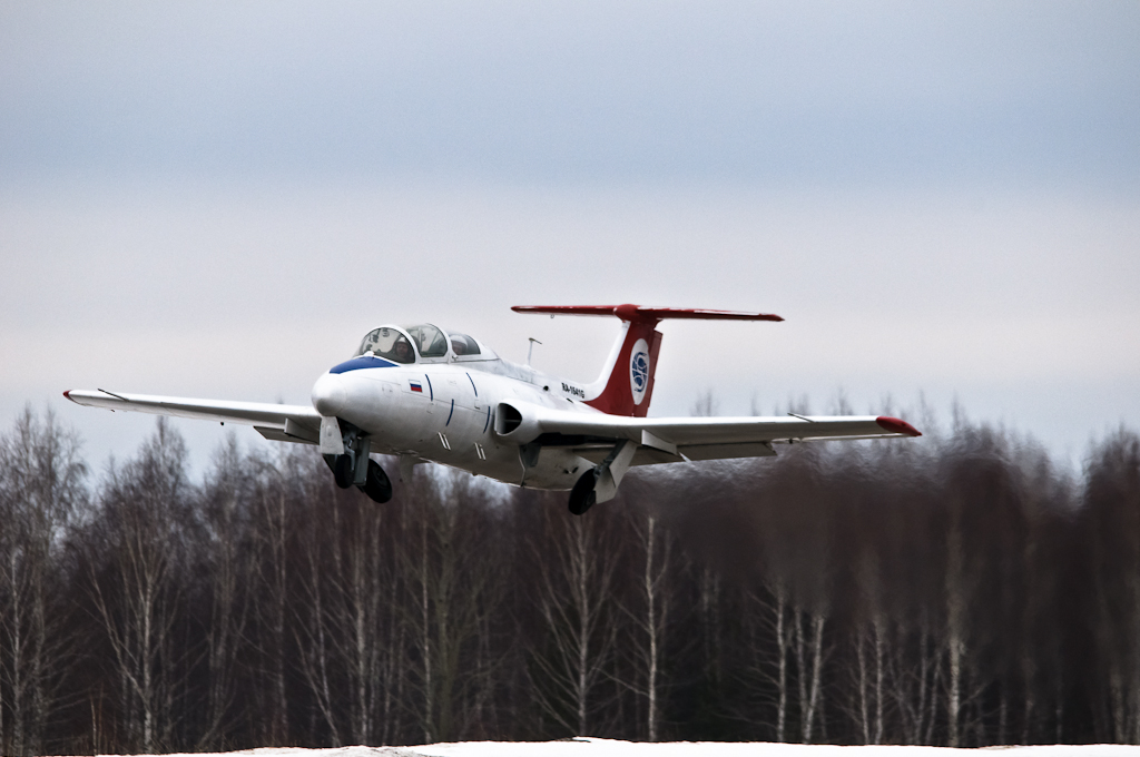 Взлет L-29
